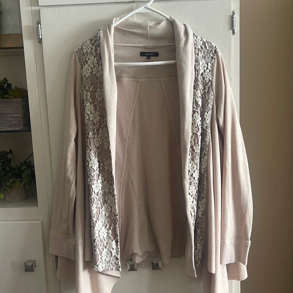 Beautiful cardigan with great details